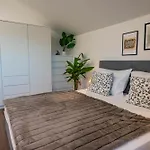 アパート Modern Urban Oasis -