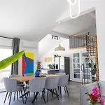 アパート Modern Urban Oasis - *