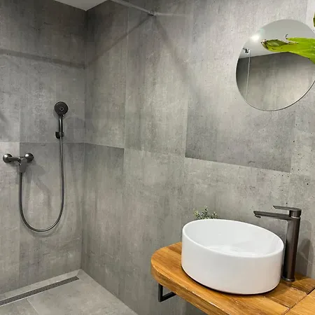 Modern Urban Oasis - * 코츌라