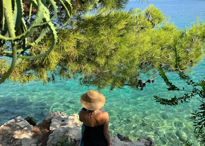 Apartment Modern Urban Oasis -