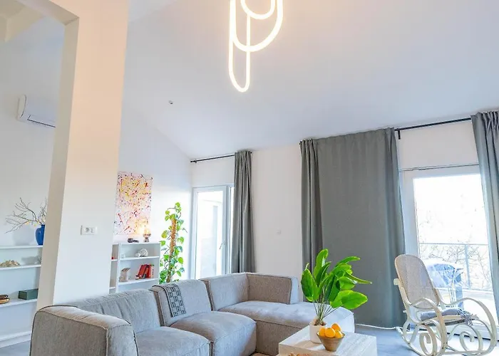 Modern Urban Oasis - * Korčula