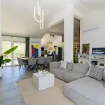 公寓 Modern Urban Oasis -